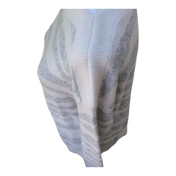 Ann Taylor Loft Gray White Wool Blend Zebra Striped Cozy Soft Tunic Sweater XS - Picture 3 of 12